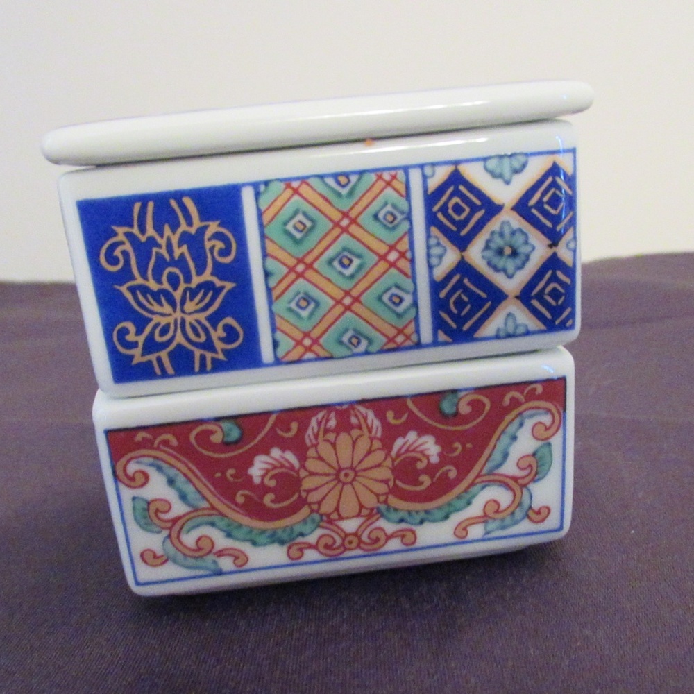 Vintage Japanese porcelain Imari trinket box